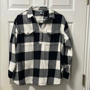 Old Navy Maternity Buffalo Check Top Size Medium